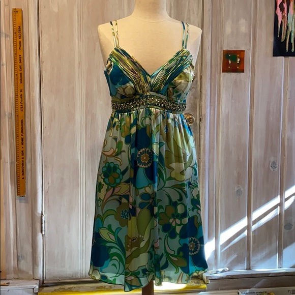 Dress - Picture 1 of 3